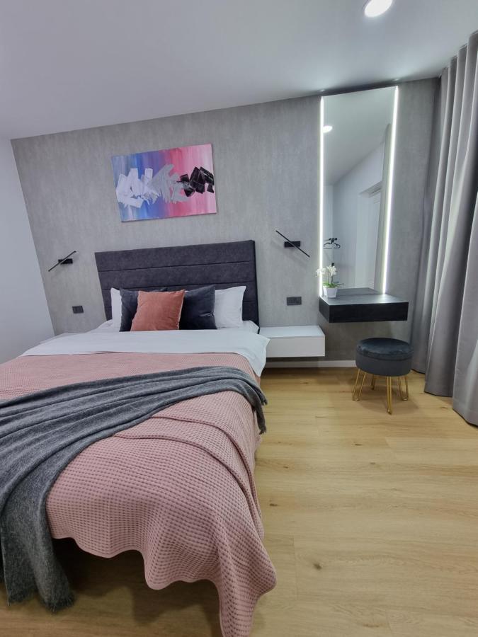 Casa Chiper - Apartament Etaj 1 Braşov Eksteriør billede